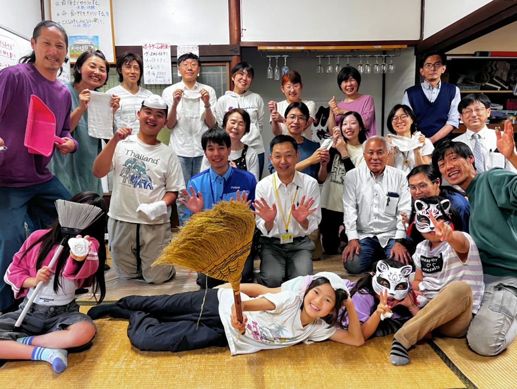ダスキン福山さんとスコレーのみんなの集合写真