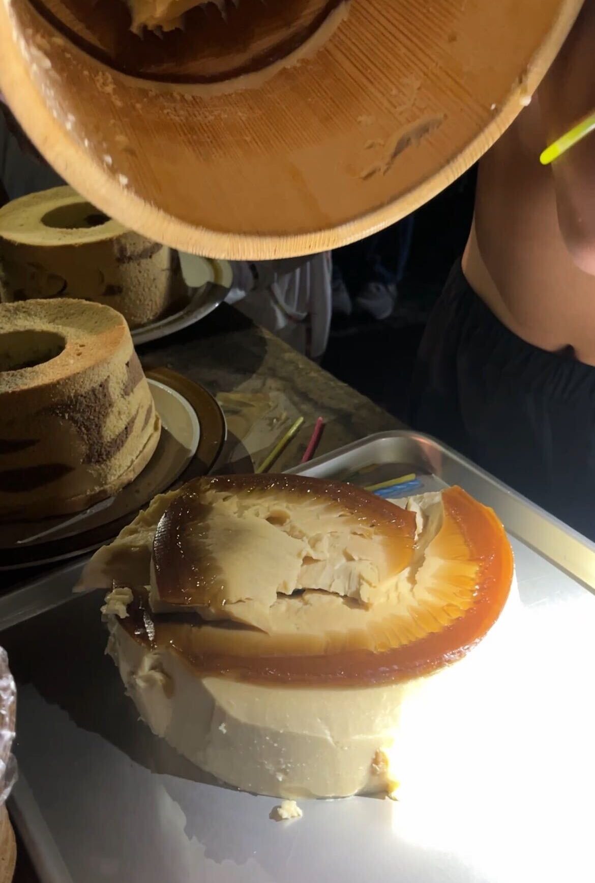 手作りの桶プリンの様子