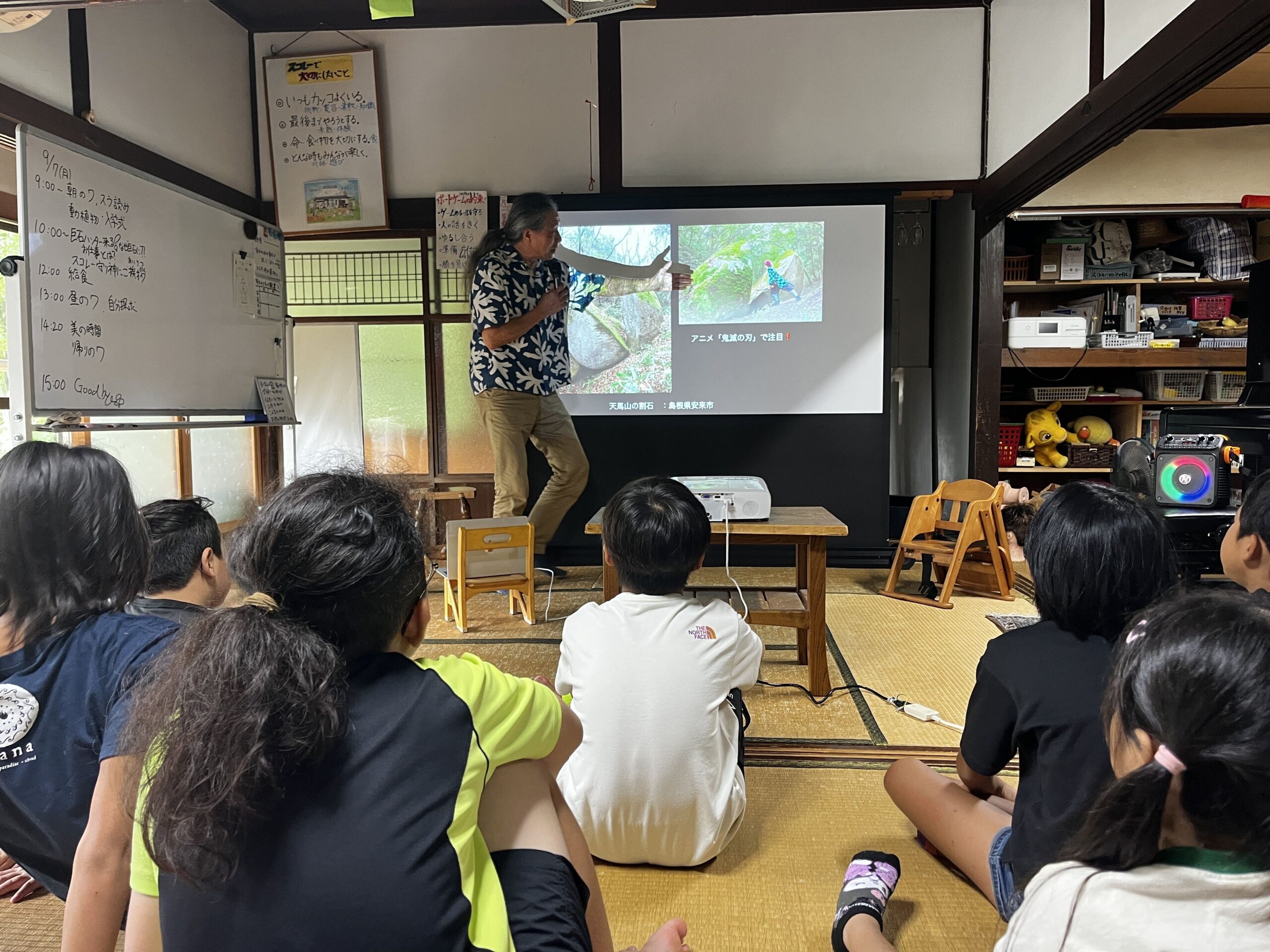 アニメ「鬼滅の刃」で注目された、天馬山の割石のスライド