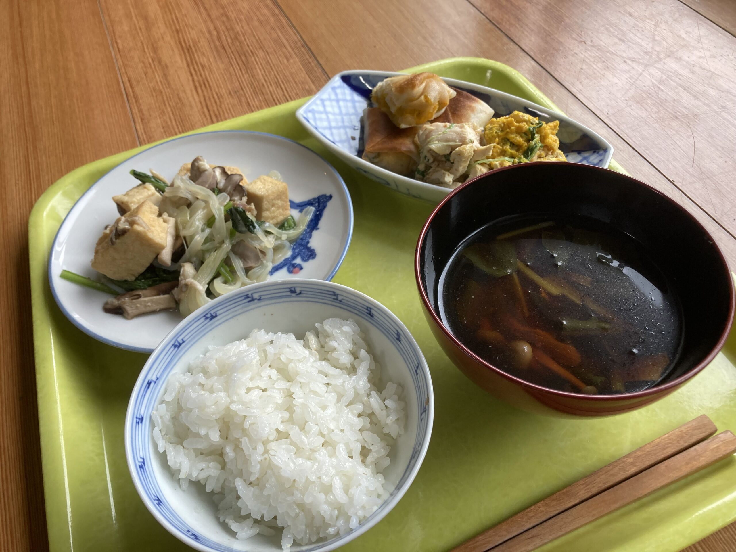 できあがった給食のお膳