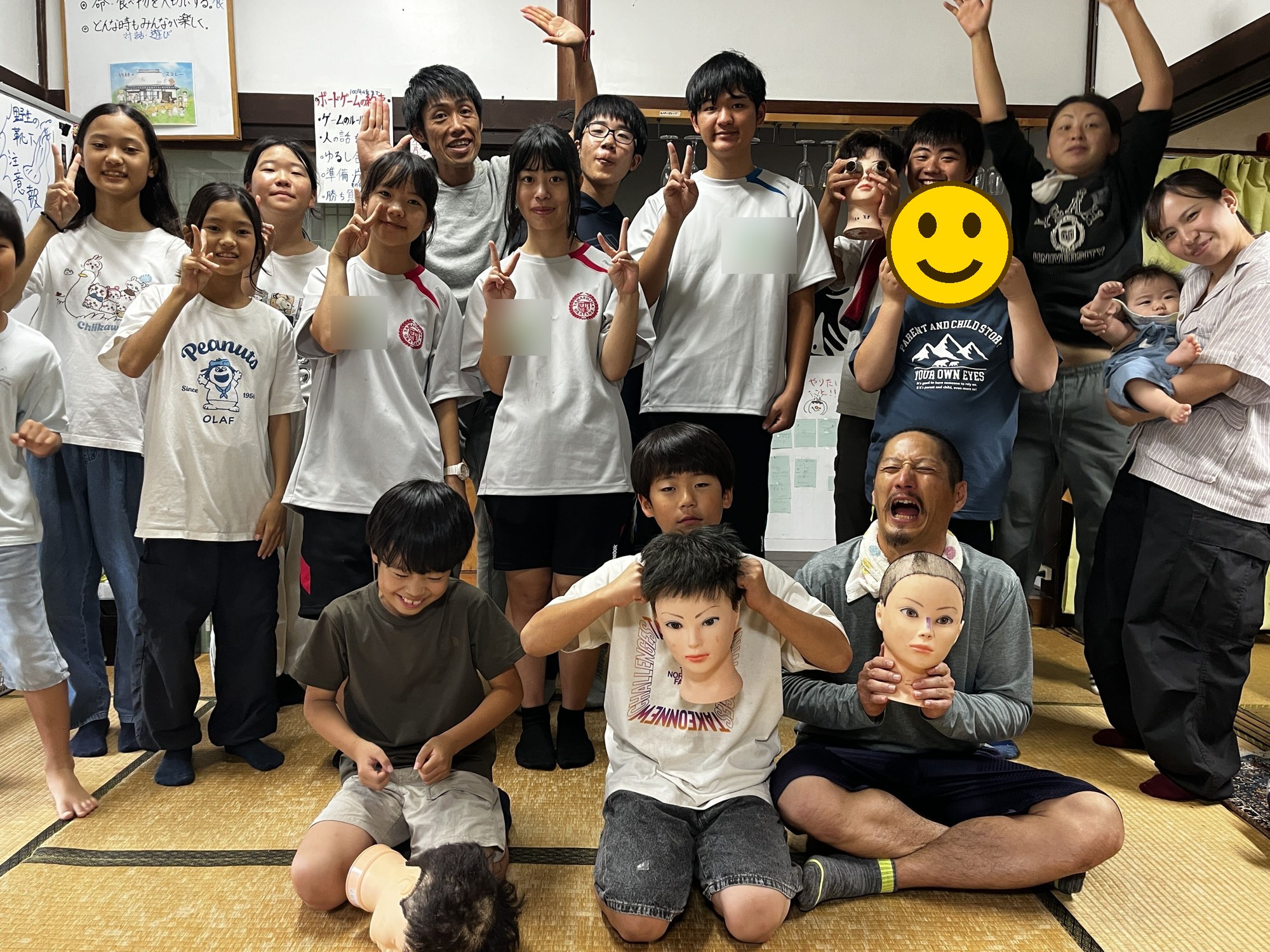高校生も一緒に、みんなで撮った記念写真